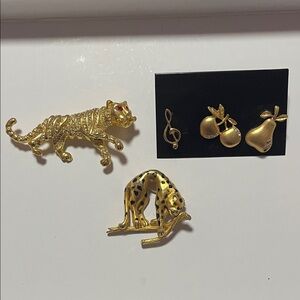 Vintage Goldtone leopard tiger & Fruit Brooch pin Set